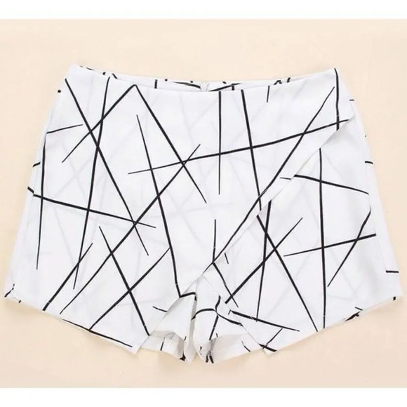 Geometric Printed High Waist Shorts   Size S - Picture 6 of 15